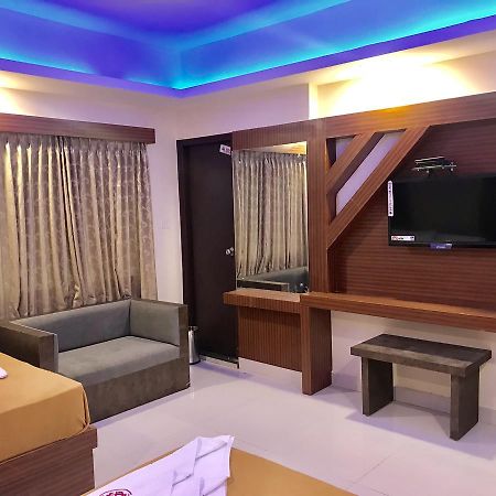 Hotel Grand Suites Μπανγκαλόρ Εξωτερικό φωτογραφία